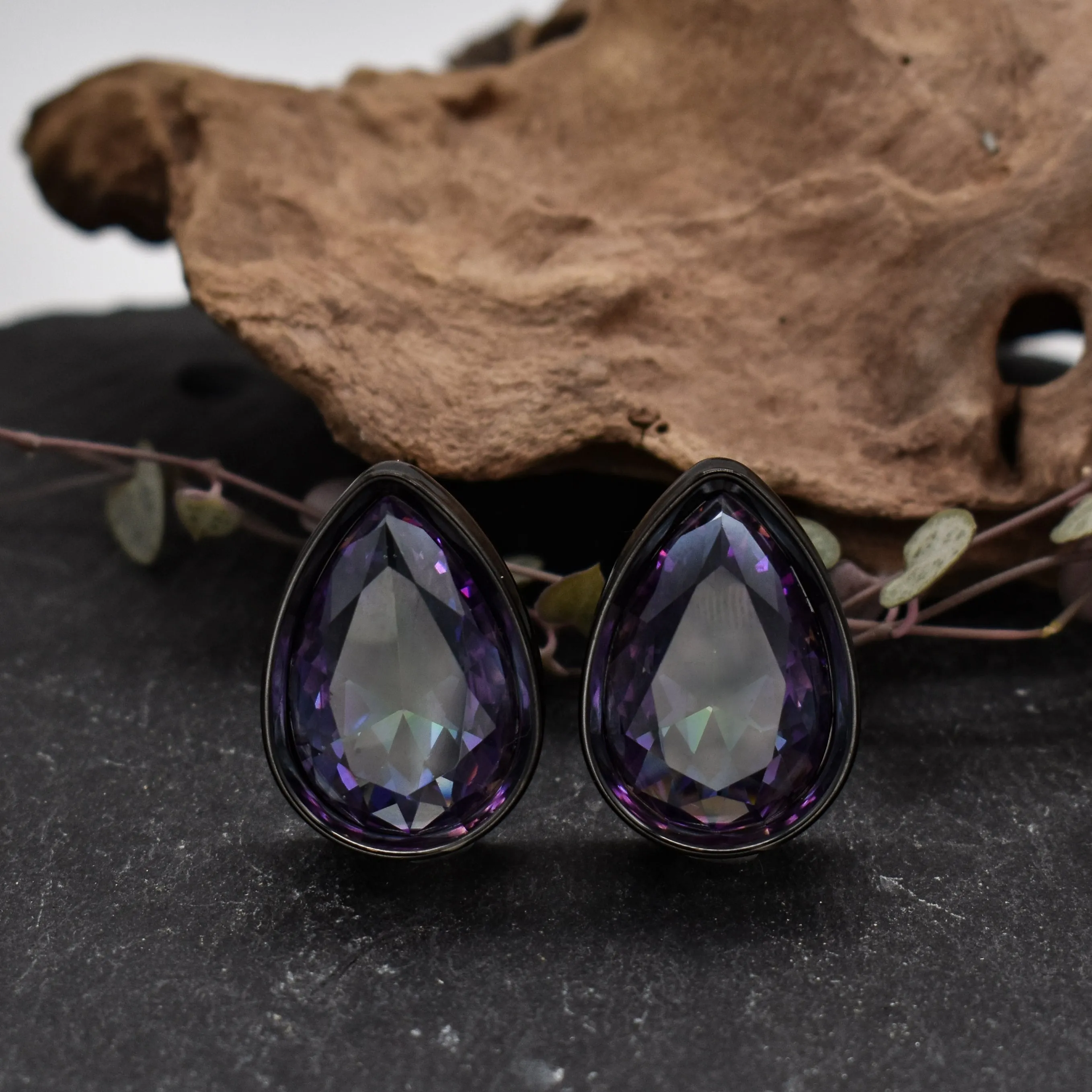 Black Teardrop Crystal Tunnels