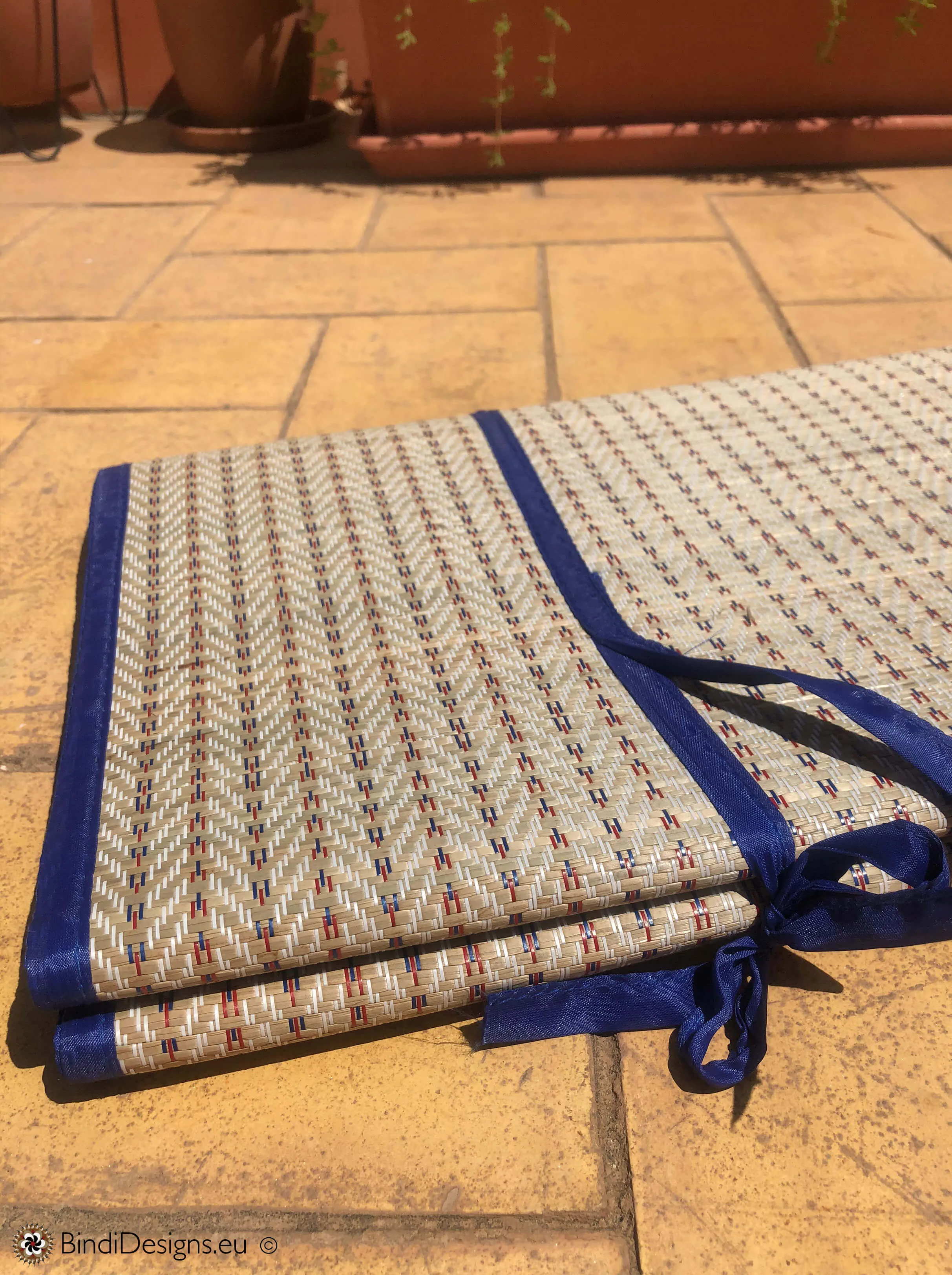 Extra Large Hand woven Natural Reed Fold up Mat with handles